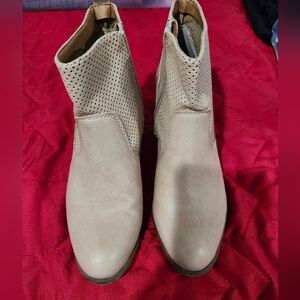 Women's Cream Ankle Boots